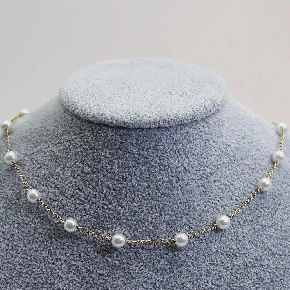 Pearl necklace in gold- Mialla Jewelry